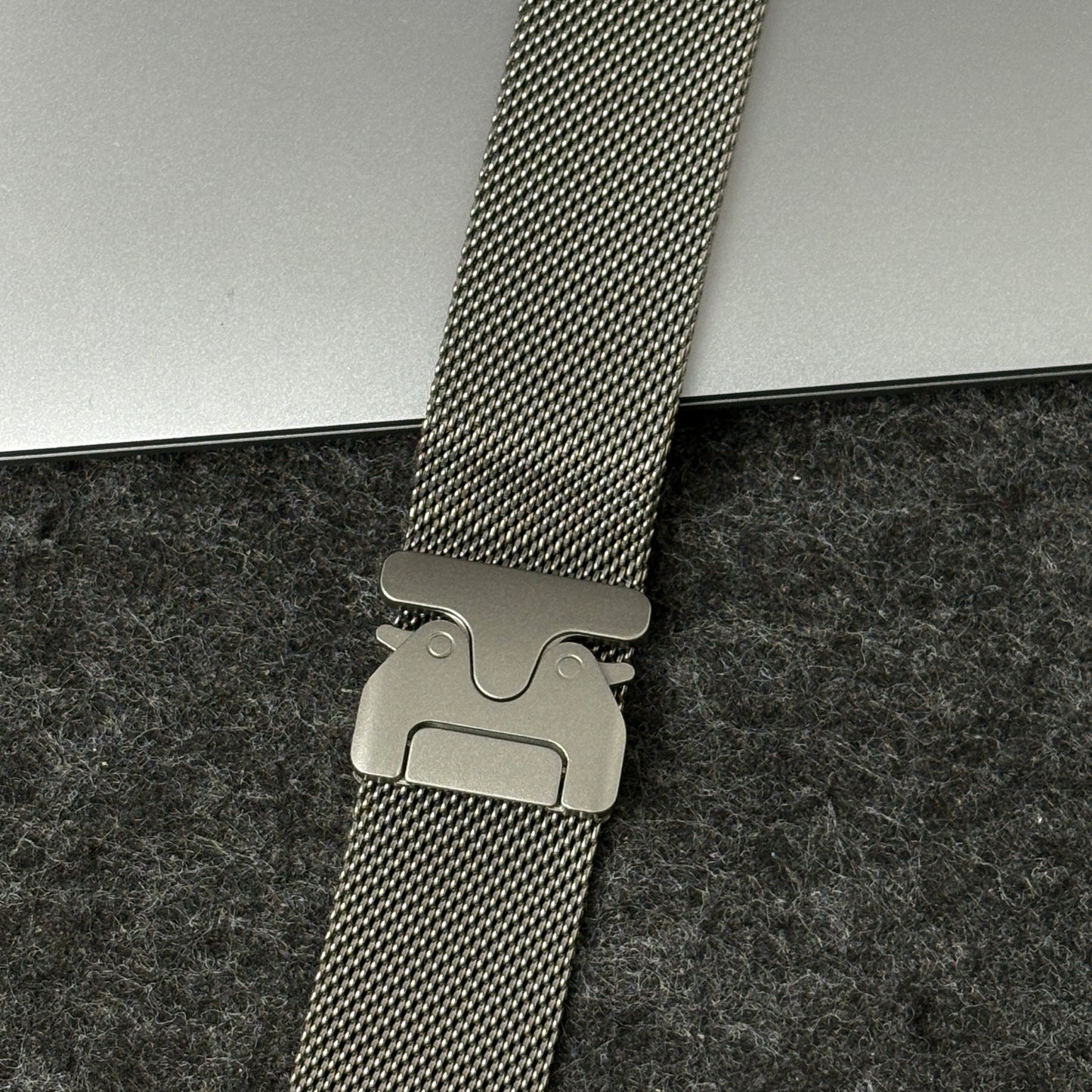 Correa Milanese Loop Titanio Natural