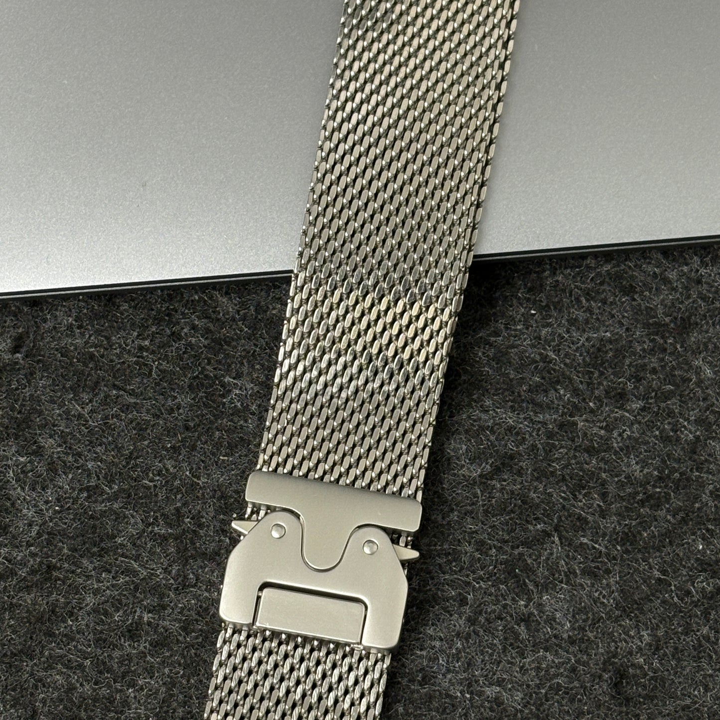 Correa Milanese Loop Titanio Natural