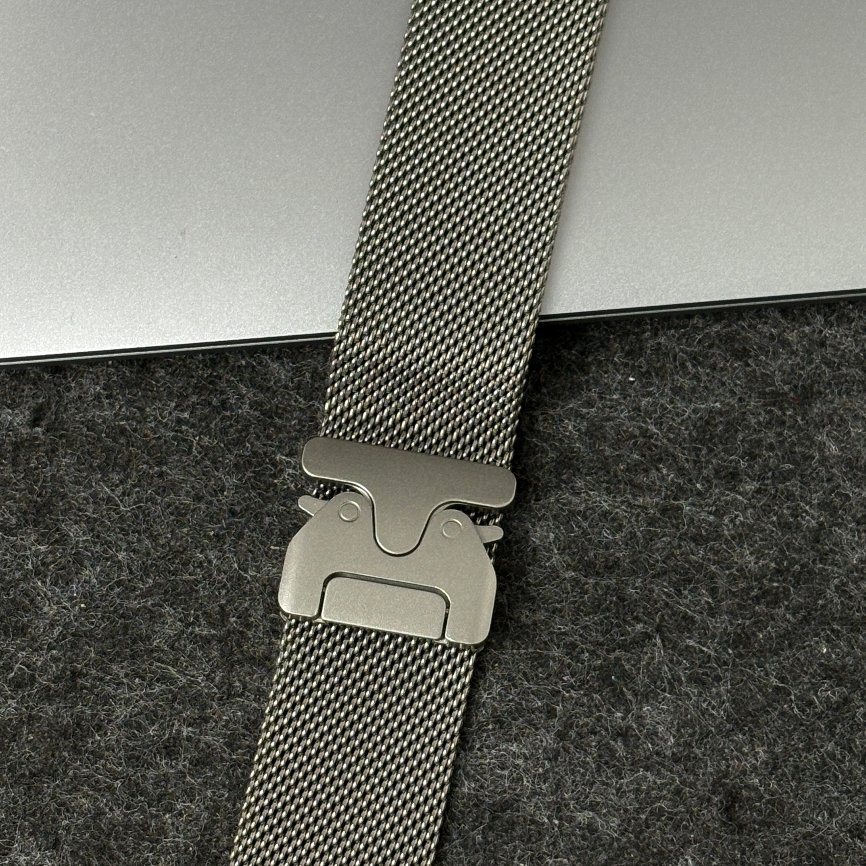 Correa Milanese Loop Titanio Natural